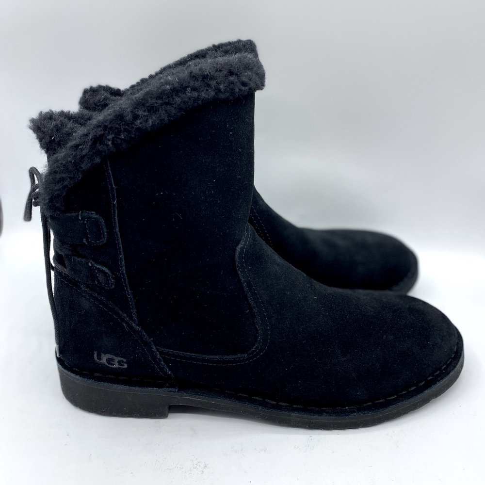 Ugg Naiyah‎ Suede
Boot